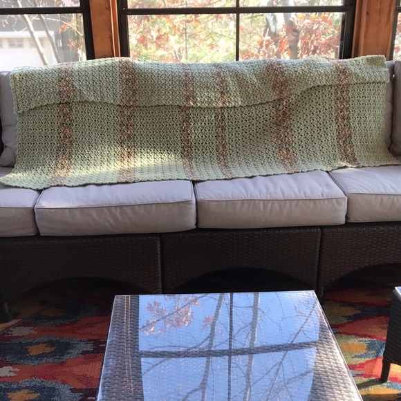 Gorgeous Vintage throw approx 66 x 46 inches green with pattern; versatile - Picture 5 of 7